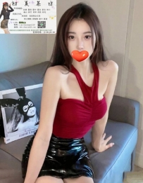 卻也在某些瞬間透露出溫柔的光芒